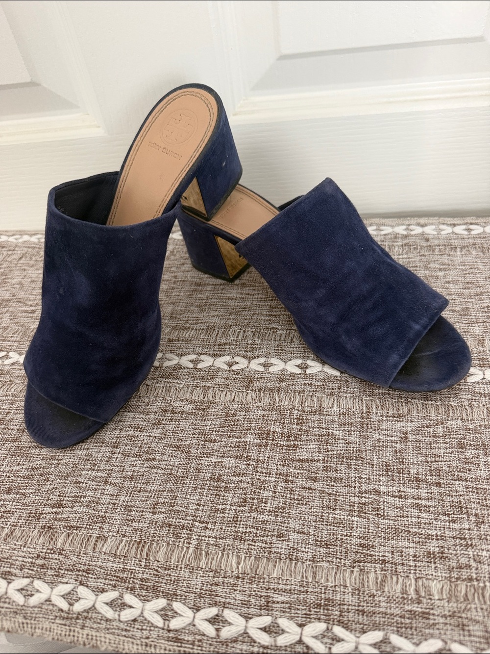 Women’s Navy Suede Open-Toe Block Heel Mules size 7.5 fit more like a 6.5